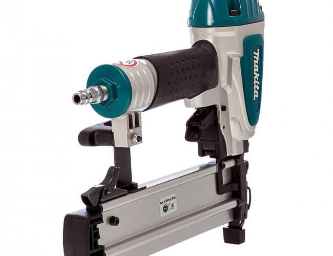 Makita-AF505-pregadora pneumática