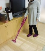 spirador a bateria de 10,8 V 1,5 Ah, simples e ergonómico de cor vermelha magenta