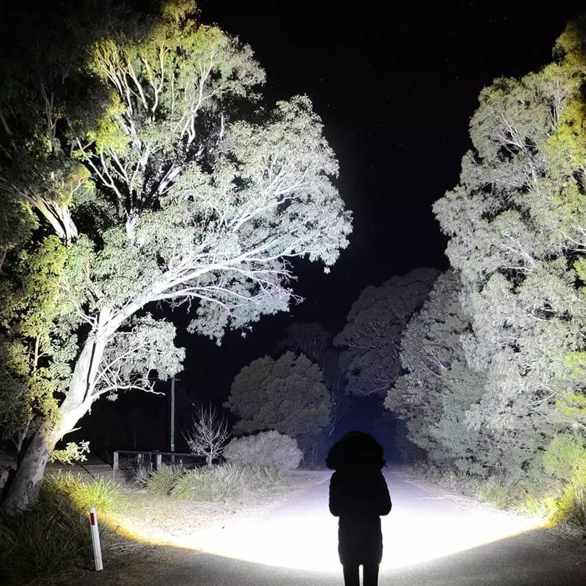 NE6692 - NEBO BIG DADDY LANTERNA 2000 LUM_ Lanterna de 2000 lúmens. Completamente à prova de água.